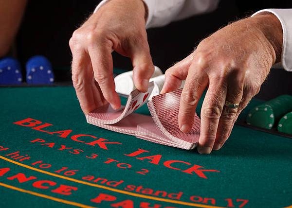 Enjoy Traditional Roulette Games and Modern Slot Adventures Through เว็บพนันออนไลน์ อันดับ 1