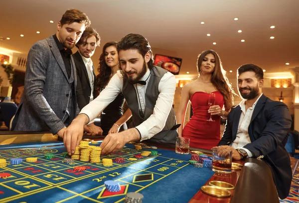 Learn About Live Casino Formats and オンラインカジノ Game Variety